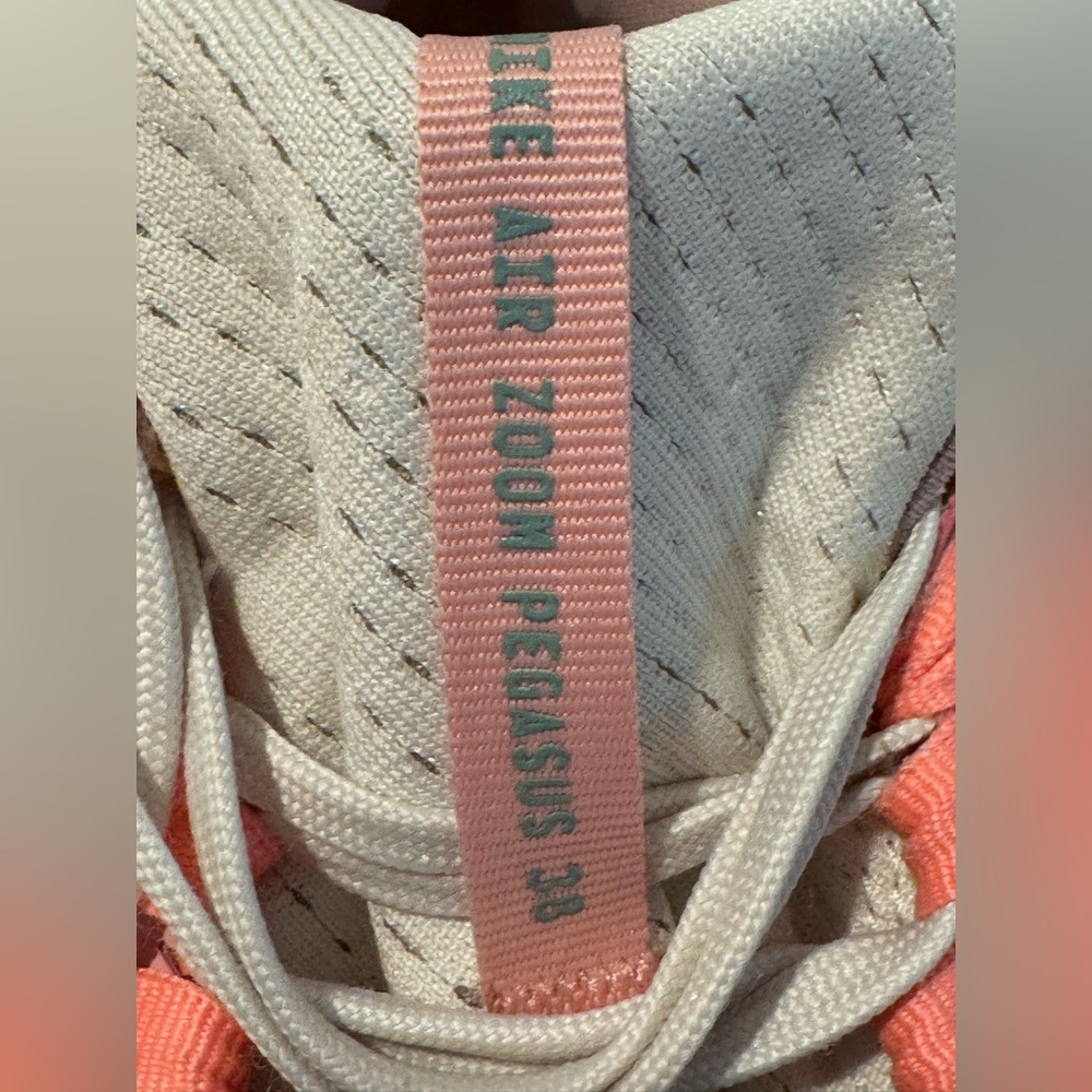 NIKE AIR ZOOM PEGASUS 38 RUNNING SHOES. Size 8 PINK & WHITE W/gray accents - Picture 4 of 10